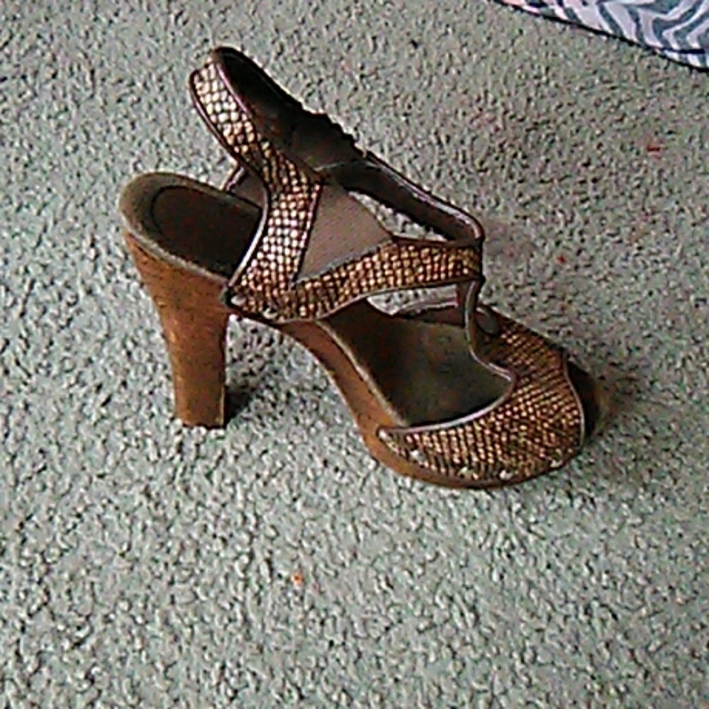 Heels - Picture 2 of 4